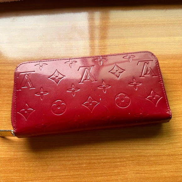 Louis Vuitton Handbags - Louis Vuitton Zippy Vernis wallet